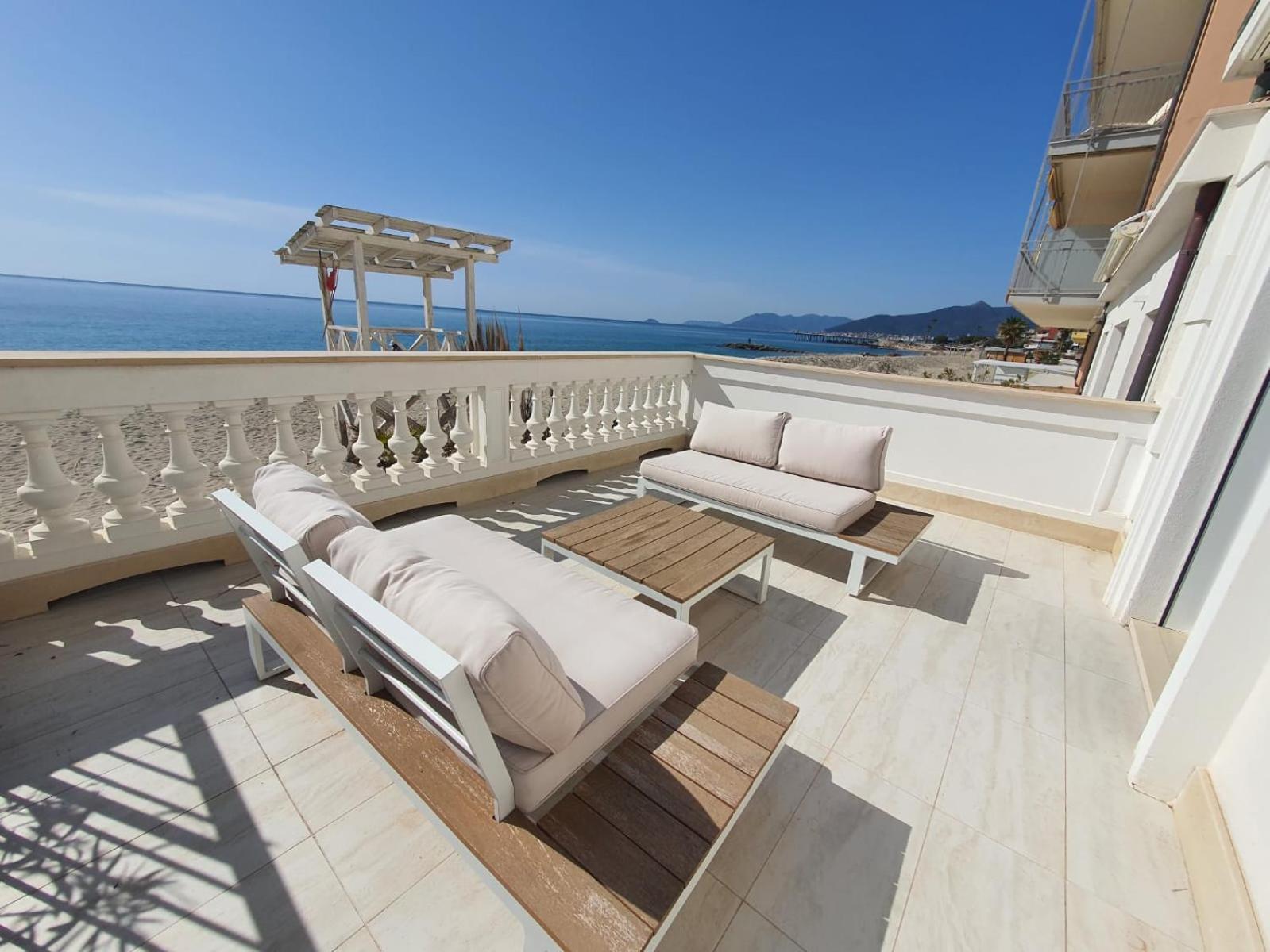 Blu Sea Apartments П'єтра-Лігуре Екстер'єр фото
